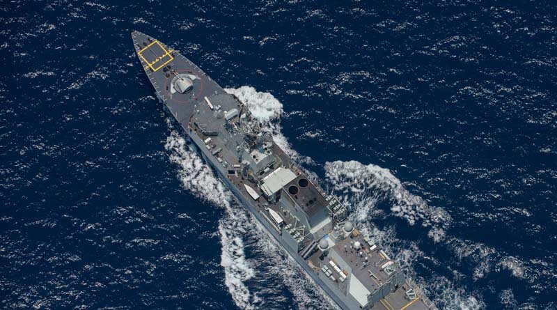 Her Majesty’s Canadian Ship WINNIPEG conducts surveillance operations in the Eastern Pacific Ocean in support of Operation CARIBBE on June 21, 2015. Photo: OP Caribbe, DND ET2015-5018-008 ~ Le Navire canadien de Sa Majesté WINNIPEG mène des opérations de surveillance dans l’Est de l’océan Pacifique à l’appui de l’opération CARIBBE, le 21 juin 2015. Photo : Opération Caribbe, MDN ET2015-5018-008